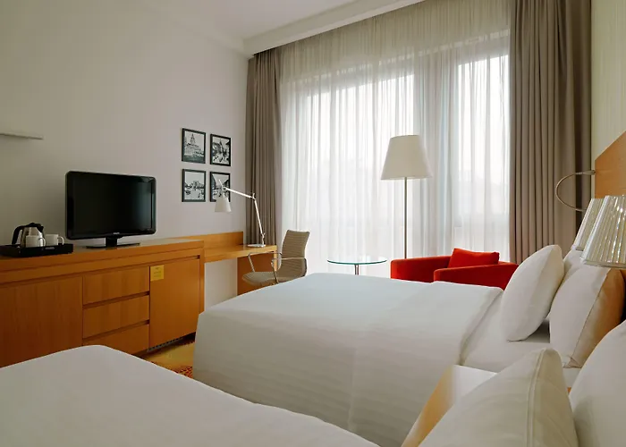 Courtyard By Marriott Center מלון