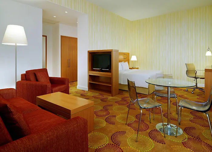מלון Courtyard By Marriott Center 4*