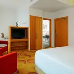 Courtyard By Marriott Center