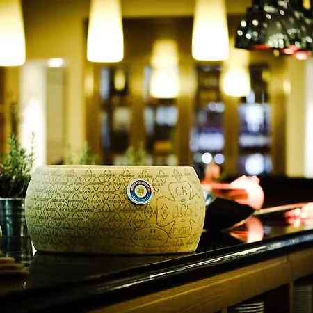 Courtyard By Marriott Center Hotel 4*
