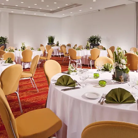 Courtyard By Marriott Center