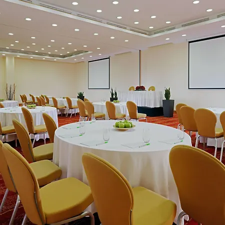 Courtyard By Marriott Center Hotel 4*