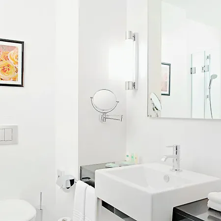 Courtyard By Marriott Center Hotel