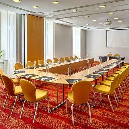 Courtyard By Marriott Center Hotel 4*