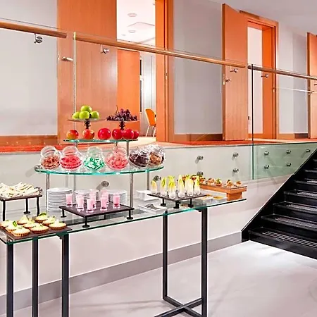 Courtyard By Marriott Center Hotel 4*