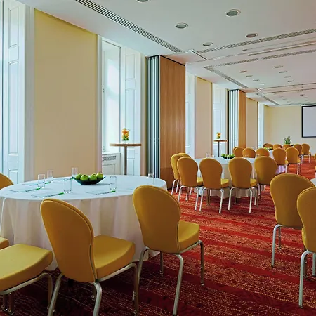 Courtyard By Marriott Center Budapest
