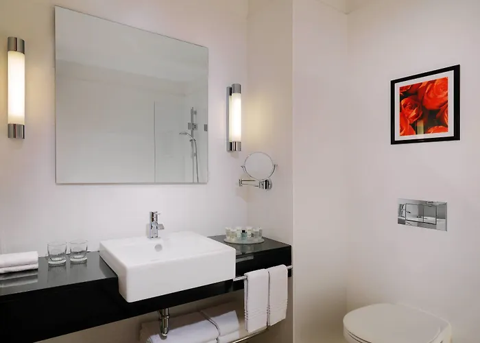 מלון Courtyard By Marriott Center 4*