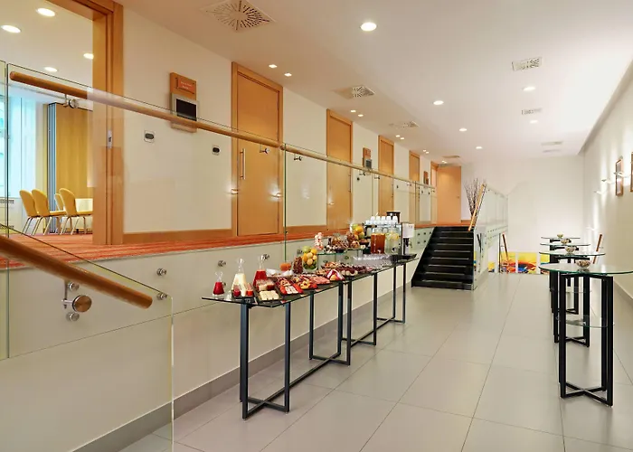 Courtyard By Marriott Center מלון