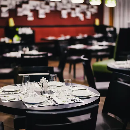 Courtyard By Marriott Center Hotel