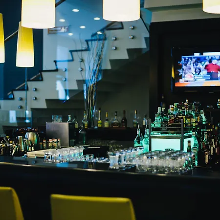 Courtyard By Marriott Center