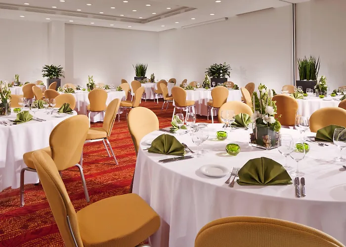 Courtyard By Marriott Center