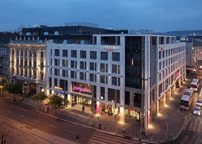 Courtyard By Marriott Center Hotell 4*